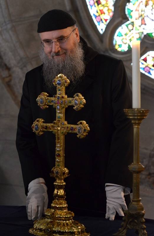 Převor kláštera ve Vyšším Brodě Justin Berka ukázal 26. března novinářům Závišův kříž - jeden z nejvzácnější relikviářů světa. V polovině dubna bude kříž za přísných bezpečnostních opatření přemístěn do nové pancéřované klenotnice vybudované v klášteře.