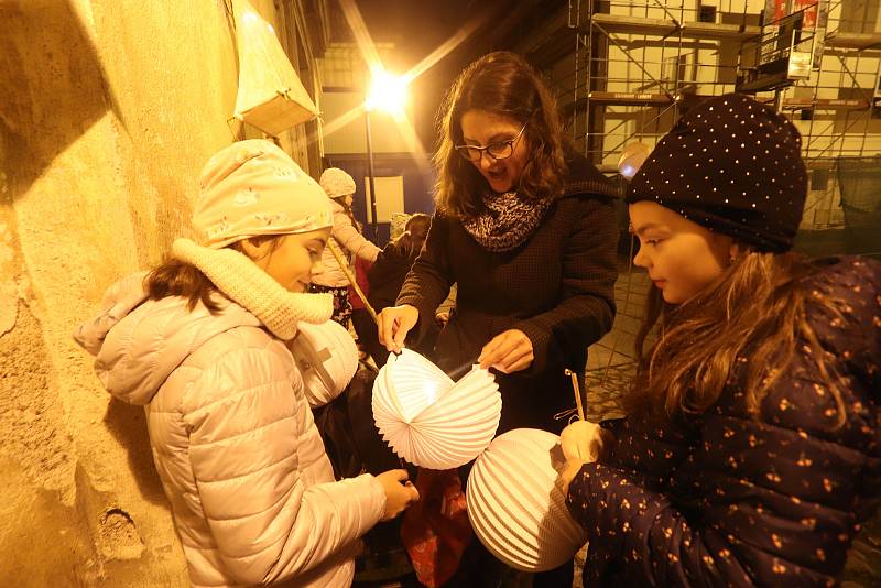 Lampionovo-svíčkový průvod u příležitosti Památky všech zesnulých v Českých Budějovicích.