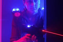 Střílet s laserem můžete v Galerii Dvořák. Foto: Archiv deníku