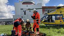 Cvičení v JE Temelín. Do cvičení se zapojil i vrtulník Letecké záchranné služby.