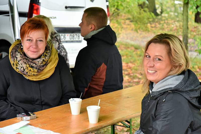 Farmářské trhy mohli lidé navštívit v Bedřichových sadech v Týně nad Vltavou.