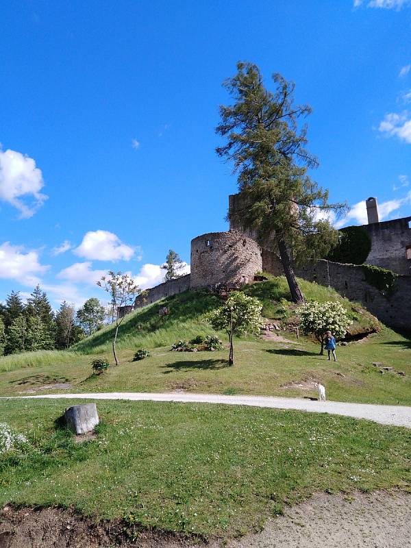 Hrad Landštejn své brány otevřel už 11. května, k výletům láká hlavně za pěkného počasí.