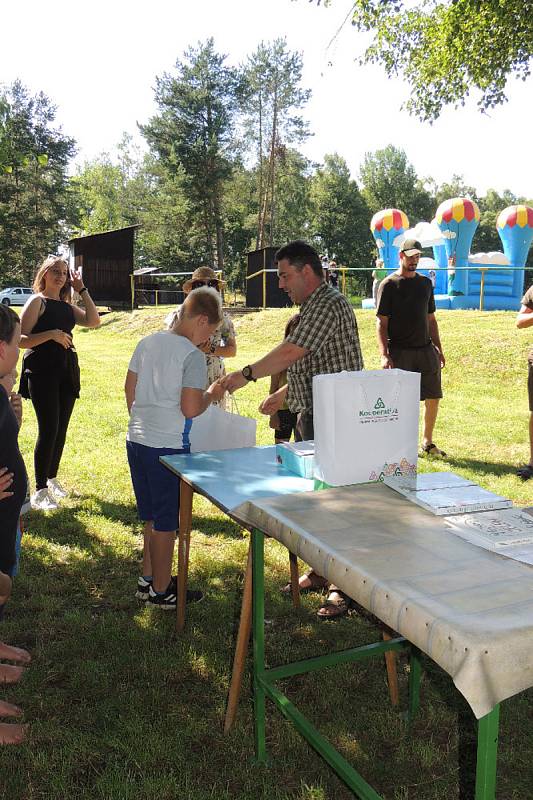 Vítání léta v Trhových Svinech s myslivci.