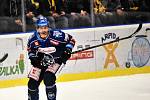 Jaromír Jágr sice nedávno oslavil 51. narozeniny, ale všude kam hokejová legenda přijede, přitahuje pozornost fanoušků. 