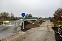 Tři nové stezky pro pěší a cyklisty buď slouží nebo se staví v Českých Budějovicích a v okolí. Na snímku trasa od Terna k firmě Bosch v jihočeské metropoli.