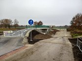Tři nové stezky pro pěší a cyklisty buď slouží nebo se staví v Českých Budějovicích a v okolí. Na snímku trasa od Terna k firmě Bosch v jihočeské metropoli.