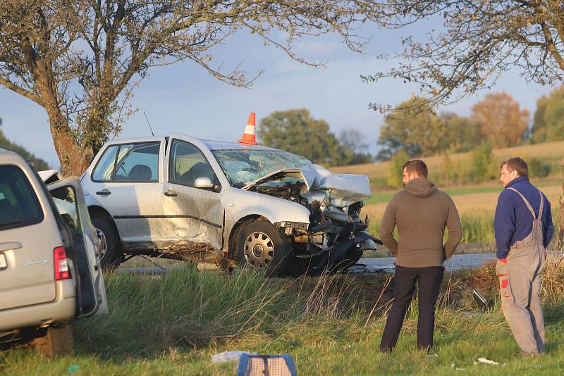 Nehoda mezi obcemi Kaliště a Zaliny  na Českobudějovicku si vyžádala čtyři těžce zraněné osoby.