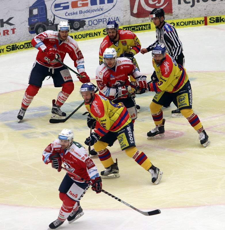 Z utkání 11. kola baráže o hokejovou extraligu ČEZ Motor České Budějovice - HC Dynamo Pardubice v českobudějovické Budvar Aréně.