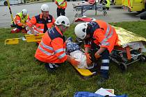 Středeční cvičení hasičů, policistů a záchranářů Autobus 2018 prověřilo jejich spolupráci při nehodě s mnoha zraněnými.