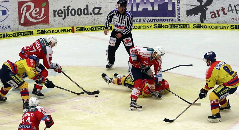 Z utkání 11. kola baráže o hokejovou extraligu ČEZ Motor České Budějovice - HC Dynamo Pardubice v českobudějovické Budvar Aréně.