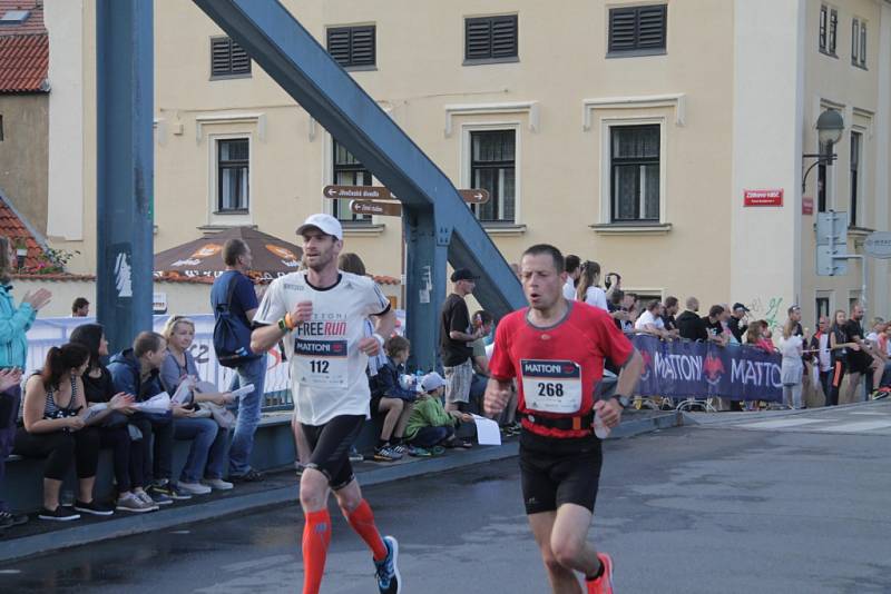 Závodníci Mattoni 1/2Maratonu 2016 v Českých Budějovicích.