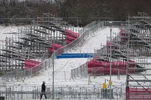 Ve sportovně relaxačním areálu Komora v Táboře se od 2. do 4. února uskuteční mistrovství světa v cyklokrosu. Už nyní na místě roste závodní trať a tribuny pro diváky.