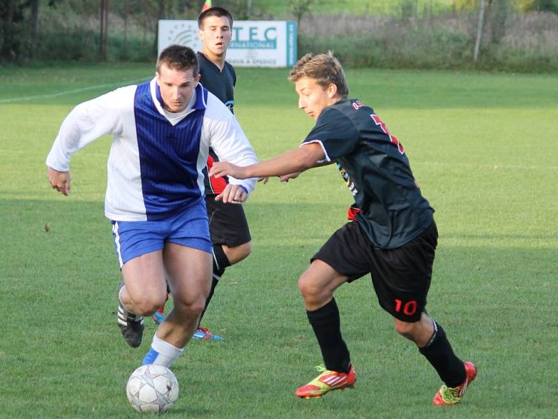 Rezervní tým Hrdějovic v okresním přeboru doma vyprovodil Horní Stroipnici debaklem 7:1. Pendl Jan Suchan.