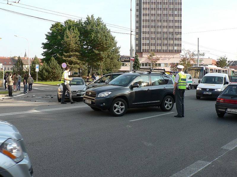 Havárie v Českých Budějovicích znamenají okamžitě kolony a problémy v dopravě.