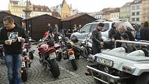 Vánoční motosraz na českobudějovickém náměstí.