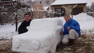 Bílému Krtečkovi postavili manželé ze sněhu i auto - Českobudějovický deník
