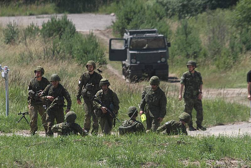 Pět stovek vojáků  z pěti států NATO se zúčastnilo cvičení v Boleticích, které po deseti dnech ve čtvrtek vrcholilo střelbami z protiletadlových raketových kompletů.