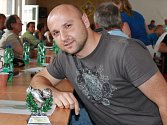 Nejlepší kanonýr OP mužů Jan Janura dal v dresu SK Čt. Dvory B 21 branek. Fotbalisté na Českobudějovicku od úterý znají rozlosování nižších soutěží.