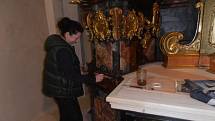 V katedrále sv. Mikuláše dokončují tento týden poslední úpravy, aby se návštěvníci nechali unést i krásou interiéru.