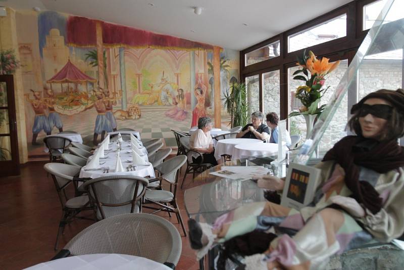 V Netolicích na Prachaticku se rozjíždí nová kulturní kavárna Café Harlequin.