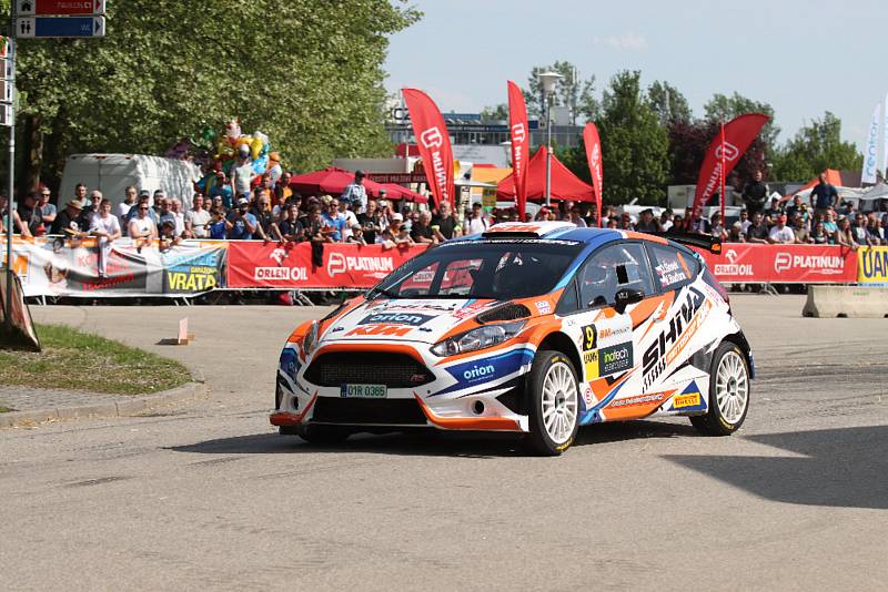 Rallye Český Krumlov má za sebou první etapu