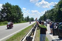 Jízda motocyklů značky Indian z Českých Budějovic do Hluboké nad Vltavou.