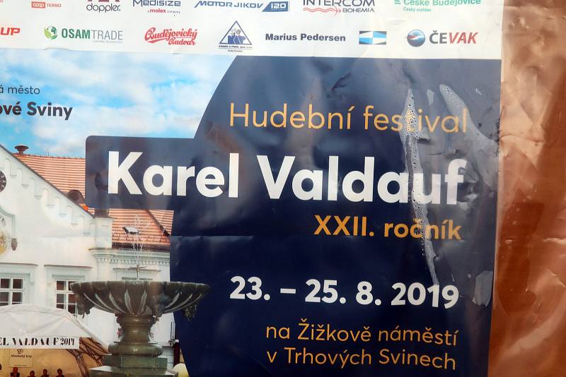 Žižkovo náměstí v Trhových Svinech zaplnily od pátku do neděle davy lidí, aby si poslechly Festival dechových hudeb Karla Valdaufa 2019.