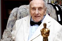 Ve věku 92 let zemřel 5. září 2014 filmový architekt Karel Černý, držitel Oscara za film Amadeus.