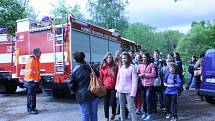 Srážka vlaku s německým autobusem na přejezdu u rybníka Bezdrev.