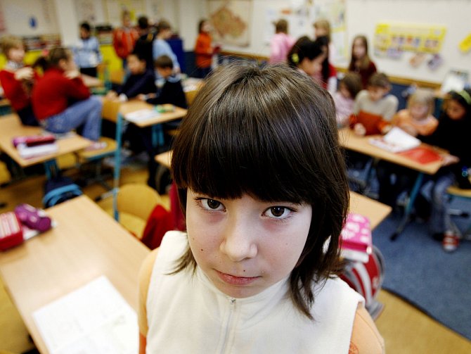 Malé školačky patří k nejčastějším obětem pedofilů.  Ilustrační foto.