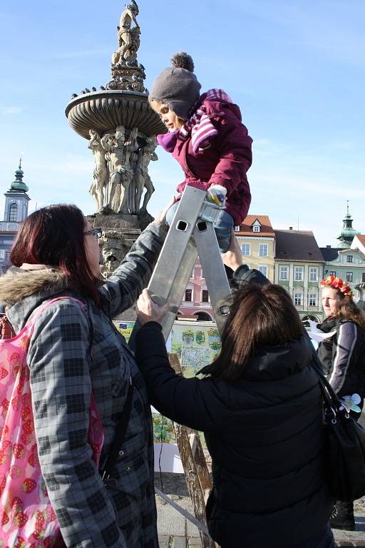 Symbolické putování po českobudějovických věžích patří již tradičně k silvestrovským akcím. Děti si je opět náramně užívaly.