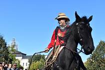 Budějovický western, to je sobota plná country kapel, tanečníků, indiánů, kovbojů a jejich koní.