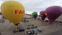 Čtyři horkovzdušné balony vzlétly ve čtvrtek v ranních hodinách z českobudějovického náměstí Přemysla Otakara II.