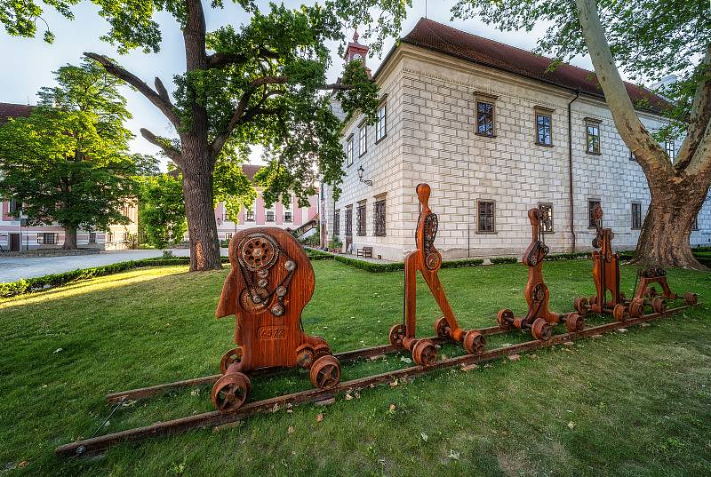 Třeboňský sochařský svět zdobí jihočeské malebné město už jen pár dní.