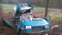 Nepřiměřená rychlost se vymstila řidiči vozidla VW na Strakonicku. Muž utrpěl těžké zranění a skončil v nemocnici. 
