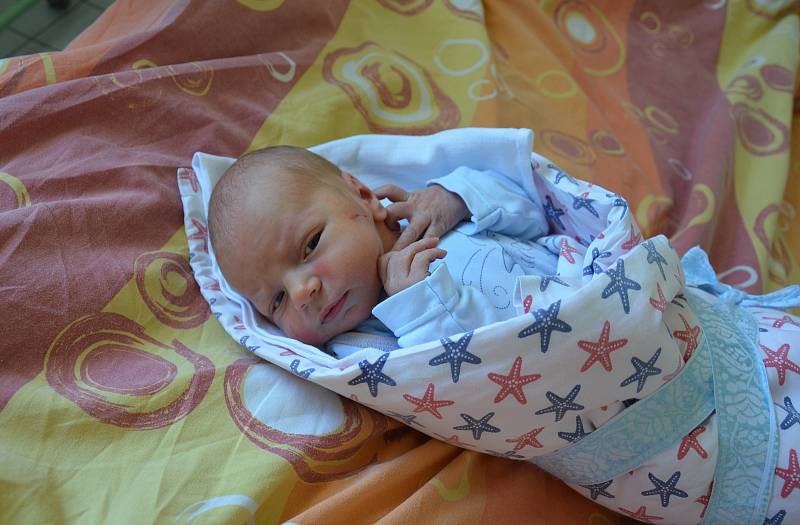 Matěj Krůček z Písku. Rodiče Andrea Huptychová a David Krůček se těší z prvorozeného syna narozeného 22. 6. 2020 ve 3.32 hodin. Při narození vážil 3650 g a měřil 53 cm.