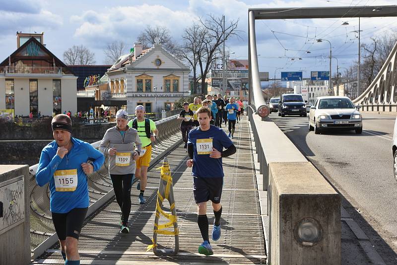 Ulice Českých Budějovic zaplavili účastníci ČEZ Run Tour.