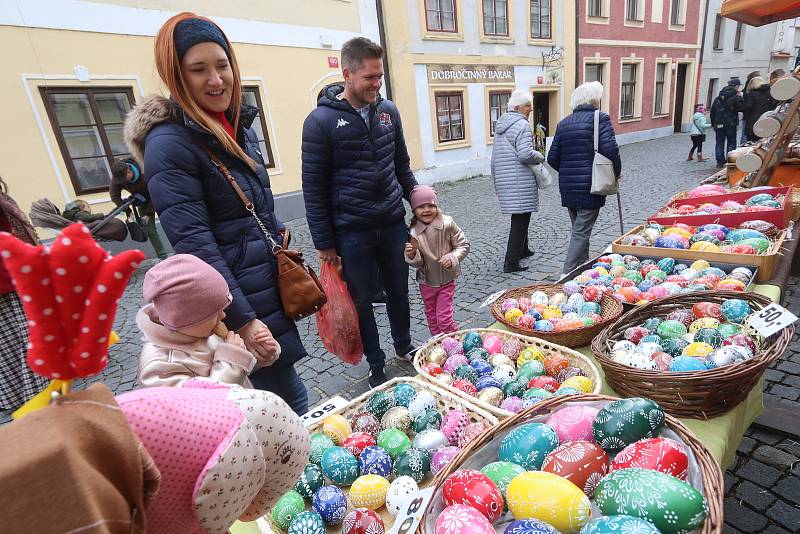 Velikonční trh na českobudějovickém Piaristickém náměstí a v Panské uličce.