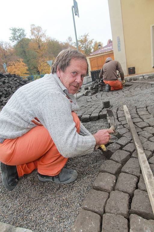 Ladislav Mašek při práci.