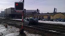 V pondělí dopoledne se v Nemanicích srazil rychlík s osobním autem.