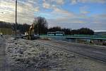 V Novohradské v Českých Budějovicích začala 17. ledna 2022 sloužit polovina nadjezdu nad budoucí dálnicí. Do října má být hotova zbývající část nadjezdu. Převede nad D3 provoz od Trhových Svinů.