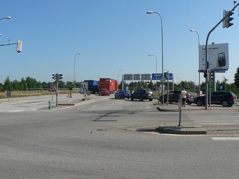 Dopravní omezení provázejí opravu mostu na křižovatce českobudějovických ulic Generála Píky a Nádražní. Ve směru od Lišova se na Nádražní neprojede.