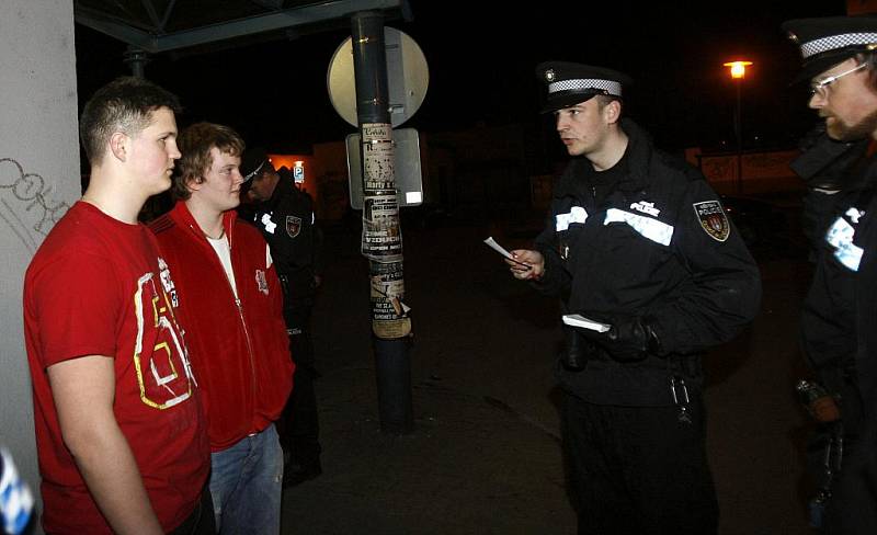 Bezpečnostně-dopravní akce v noci z 20. na 21. března v Českých Budějovicích. Kontrolní akce zaměřená na noční podniky, pátrání po osobách a vozidlech, cizích státních příslušníků, alkoholu u mladistvých, provozovatelů taxi služeb.