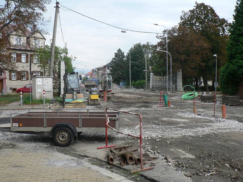 Rekonstrukce Mánesovy ulice v Českých Budějovicích. Konec července 2019.