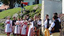 Sedmý ročník Sklářských slavností přilákal v sobotu do Hojné Vody v Novohradských horách stovky lidí.