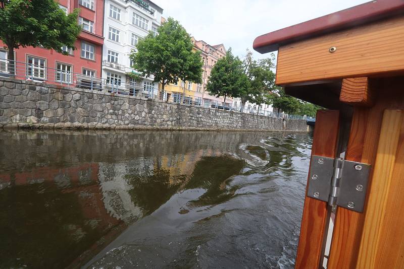 Den památek v Českých Budějovicích kromě řady přednášek zahrnul i plavbu Malší a Vltavou.