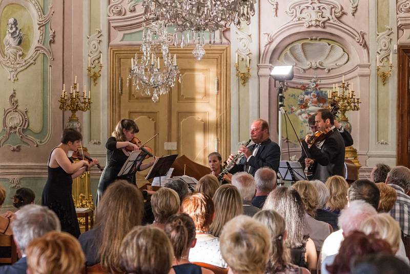 Český Krumlov hostil 29. ročník Festivalu komorní hudby. Mezi jeho vrcholy patřil večer nazvaný Pocta Mistru Sukovi. V pátek 3. července zahrál v Zrcadlovém sále zámku Adamus Ensemble.