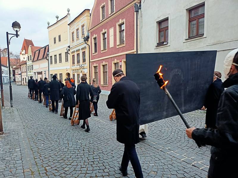 I letos vyrazili hrkači do centra Českých Budějovic. Vyrazili v 19. hodin z Piaristického náměstí.