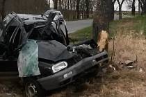 Smrtí spolujezdce skončila nedělní nehoda VW Golf na Prachaticku. Pravděpodobnou příčinou bylo překročení nejvyšší povolené rychlosti. Krom této vyšetřovali policisté dalších 59 kolizí.