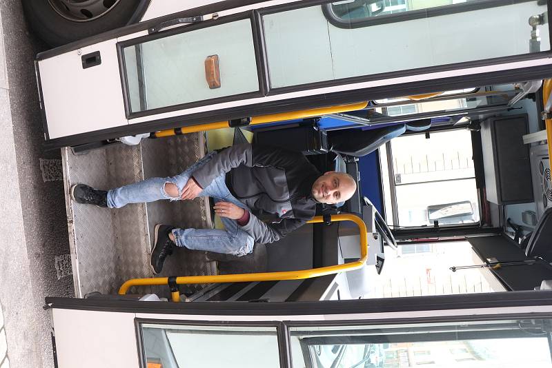 Poslední jízda autobusu Karosa číslo 18 v Českých Budějovicích. Na snímku s řidičem Matyášem Palkovičem.